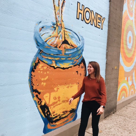 Meet your Posher, Hannah - Picture 2 of 3